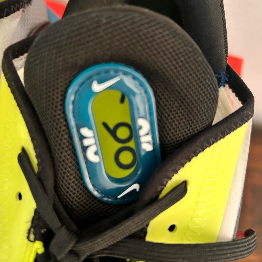 Nike Air Max 2090 Volt Mens Size 9.5 - Picture 11 of 14